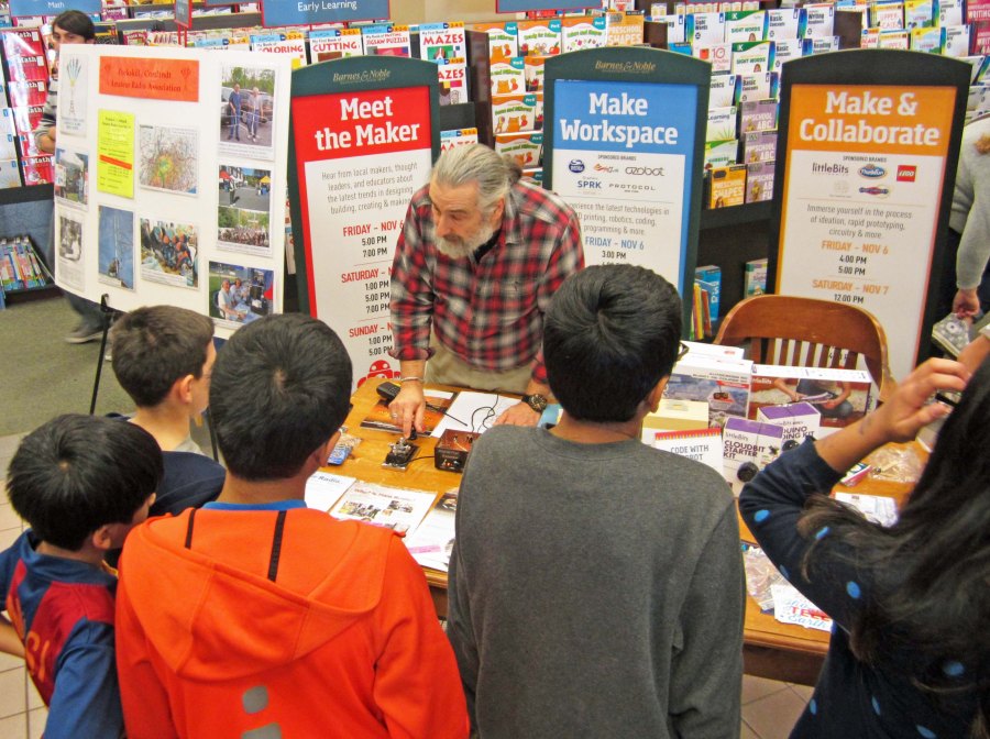 CW Demonstration, B&N Maker Faire (photo by M. Pritchard, NM9J)
