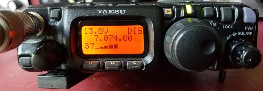 FT-817 listening to FT8 on 40m